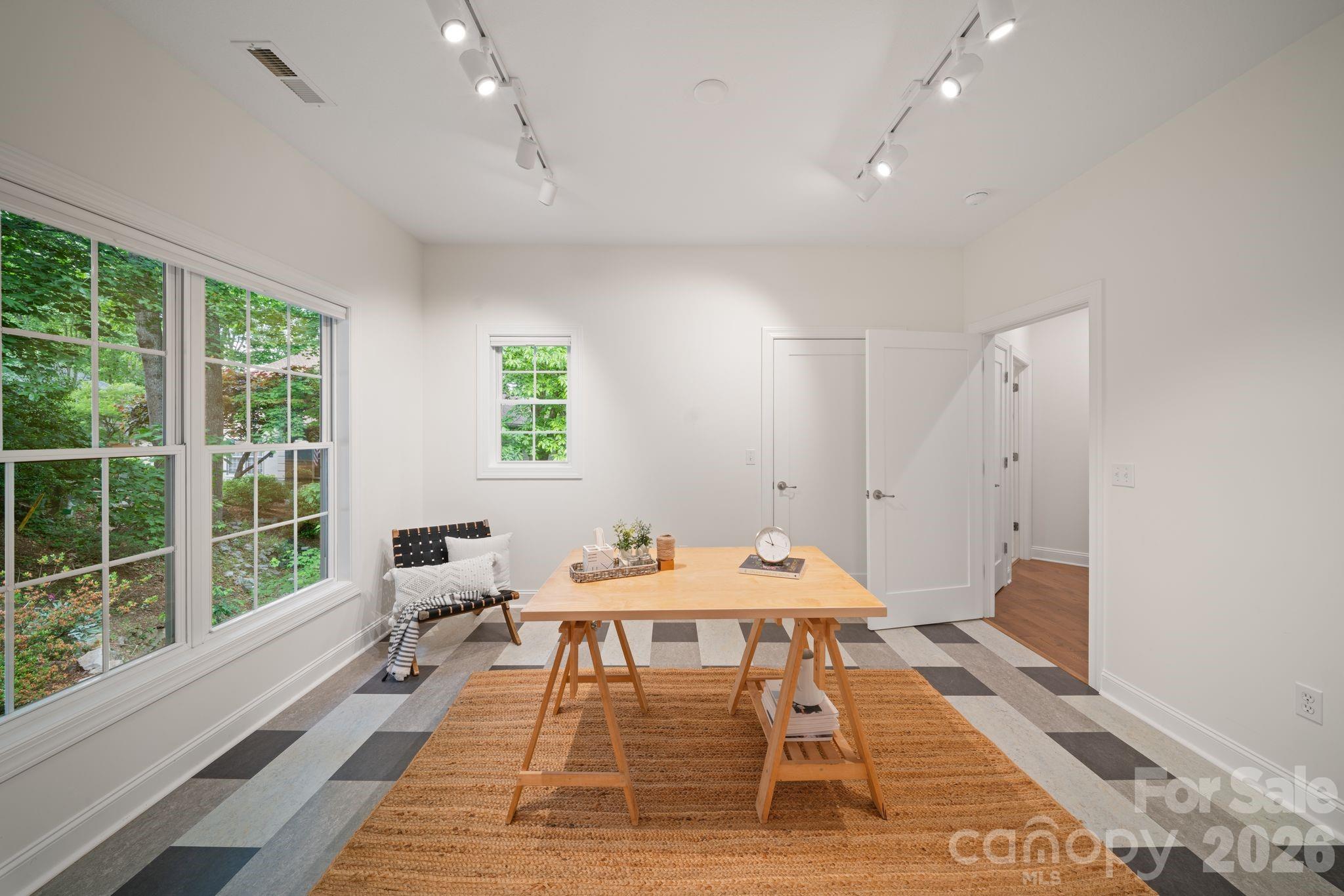 2508 Carriage Falls Court — Hendersonville