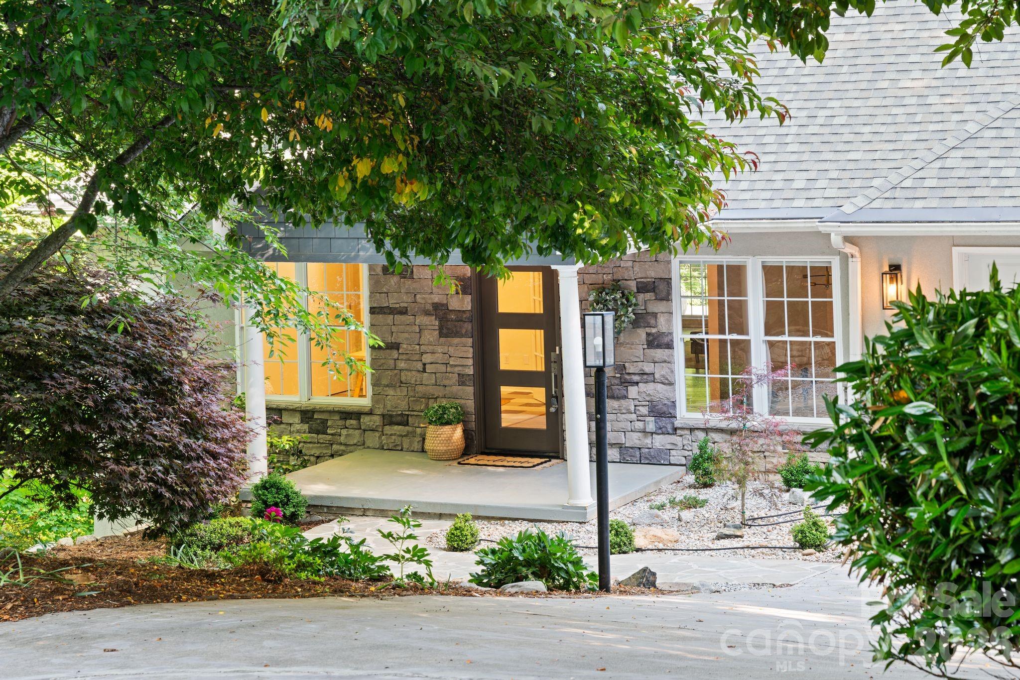 2508 Carriage Falls Court — Hendersonville
