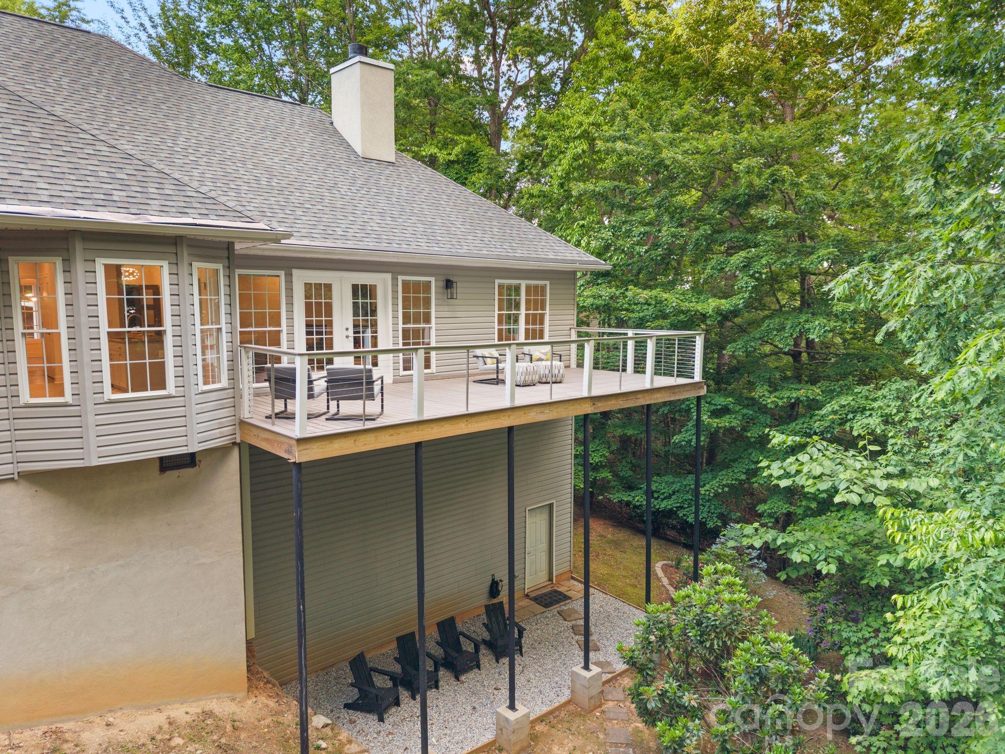 2508 Carriage Falls Court — Hendersonville
