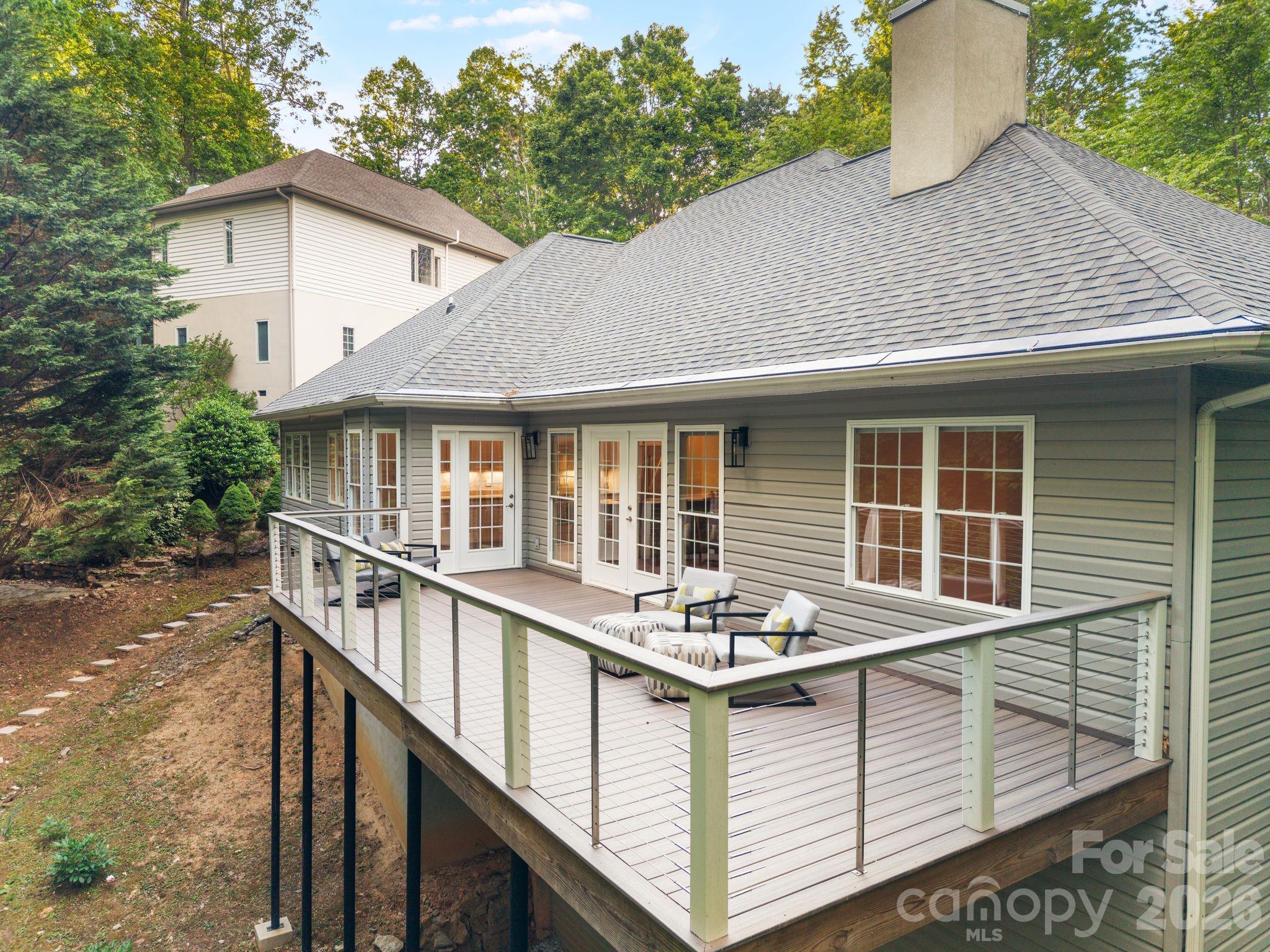 2508 Carriage Falls Court — Hendersonville