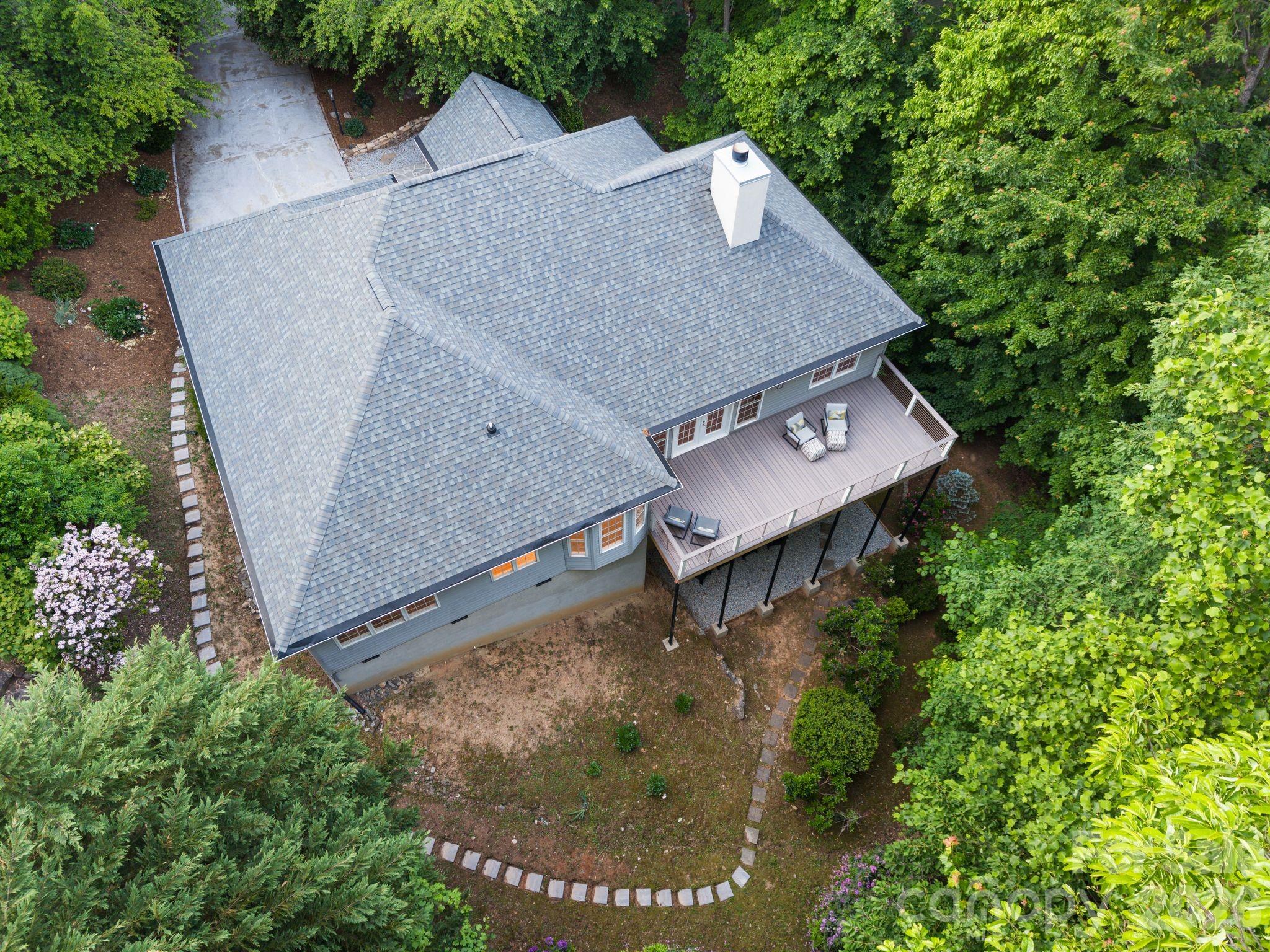 2508 Carriage Falls Court — Hendersonville