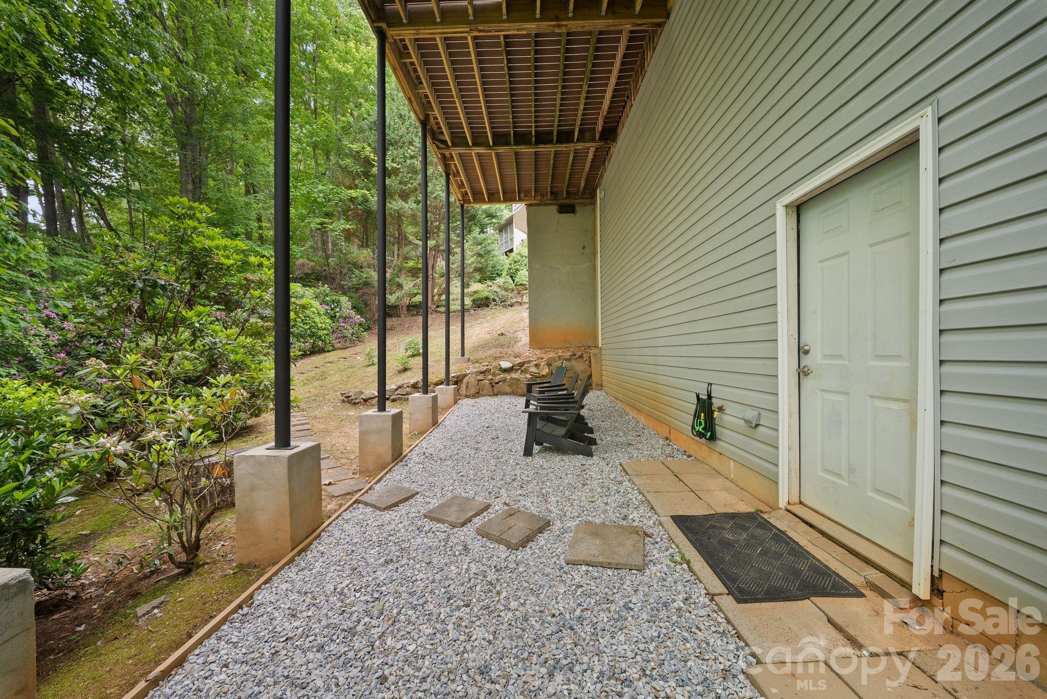 2508 Carriage Falls Court — Hendersonville