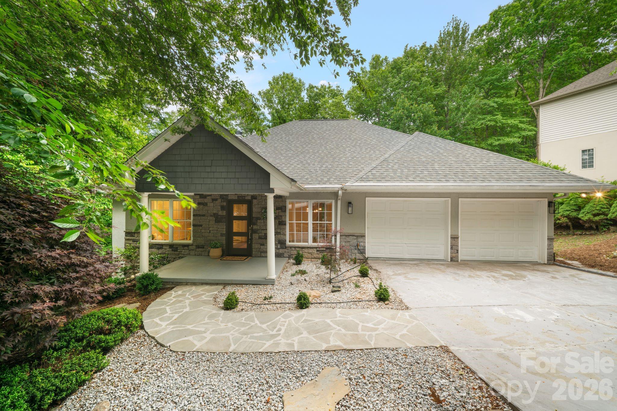 2508 Carriage Falls Court — Hendersonville