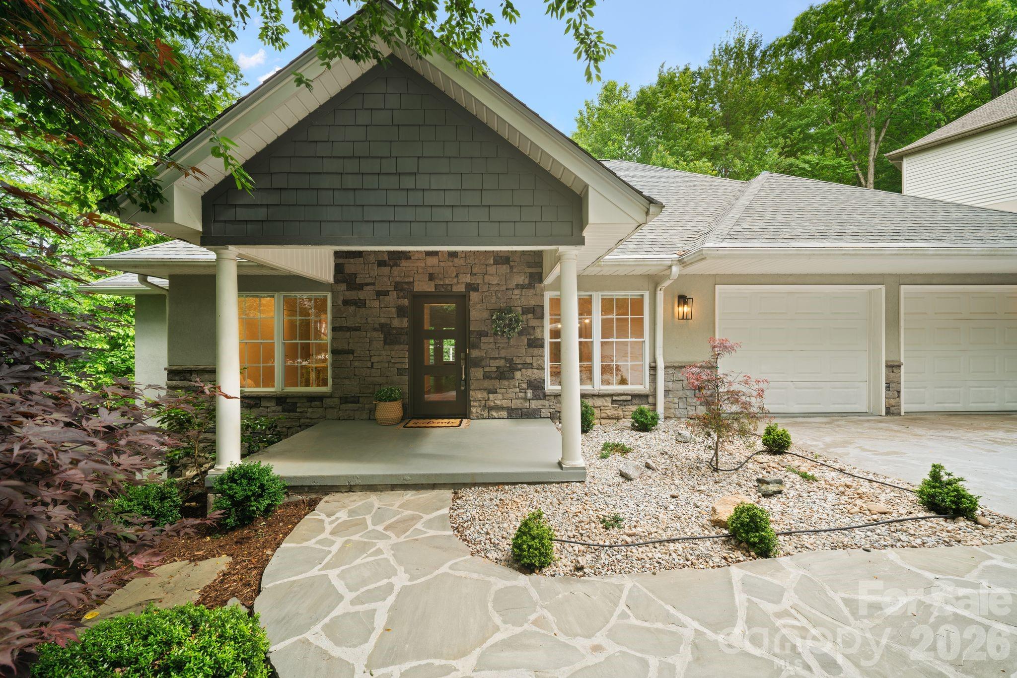 2508 Carriage Falls Court — Hendersonville