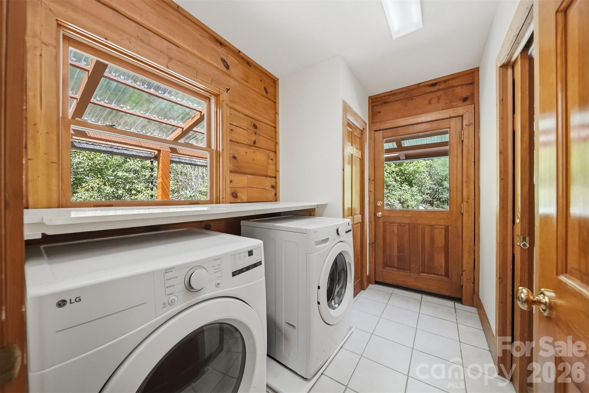 6220 Sunny Drive — Newland