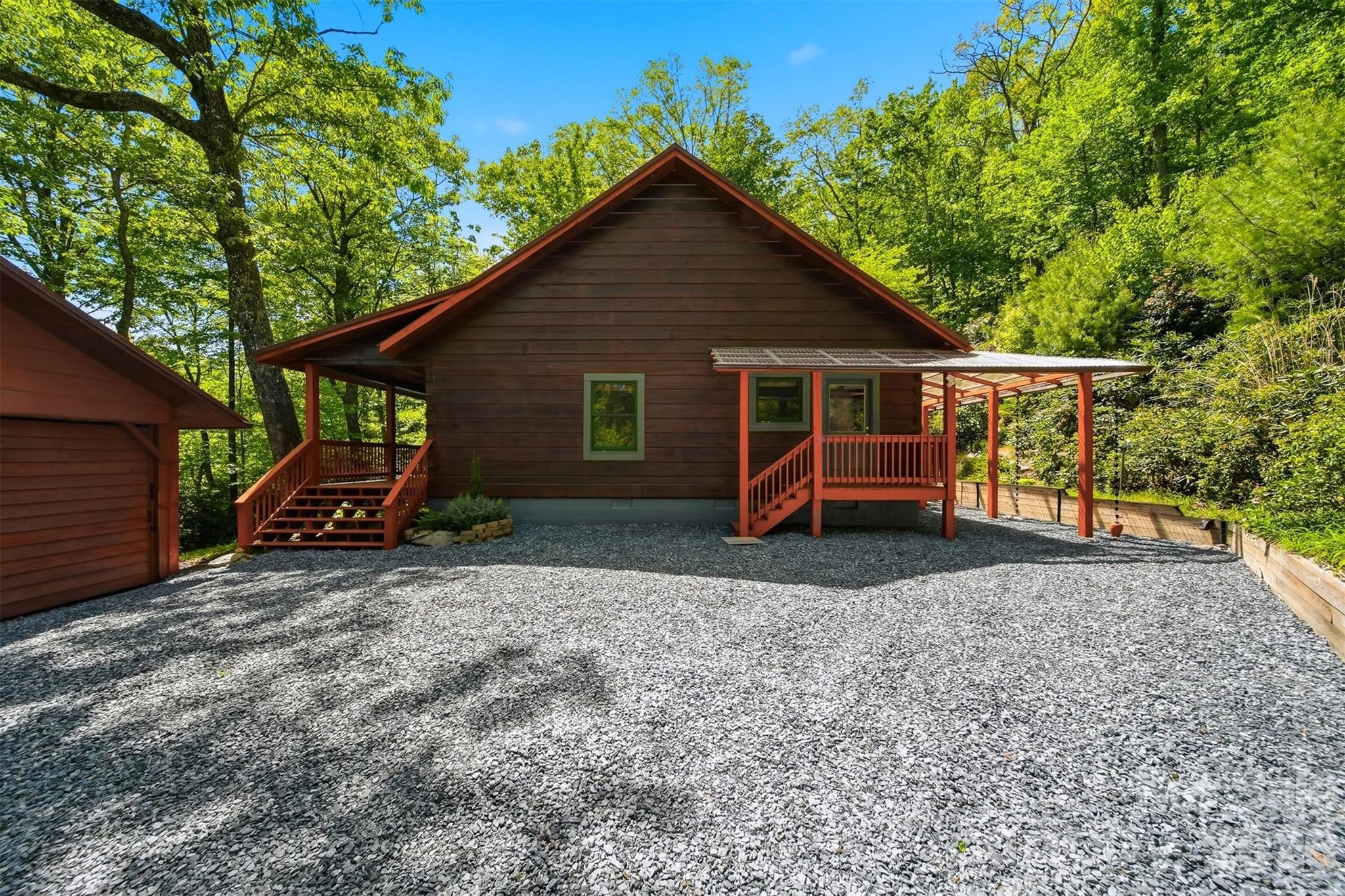 6220 Sunny Drive — Newland