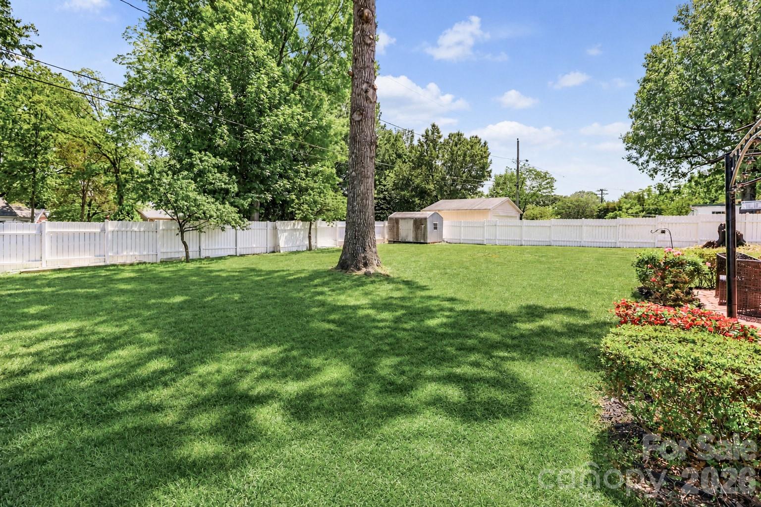 820 Woodland Road — Statesville