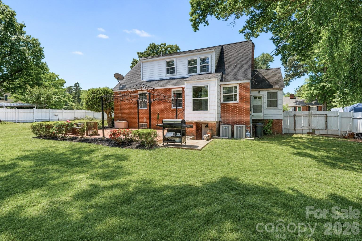 820 Woodland Road — Statesville