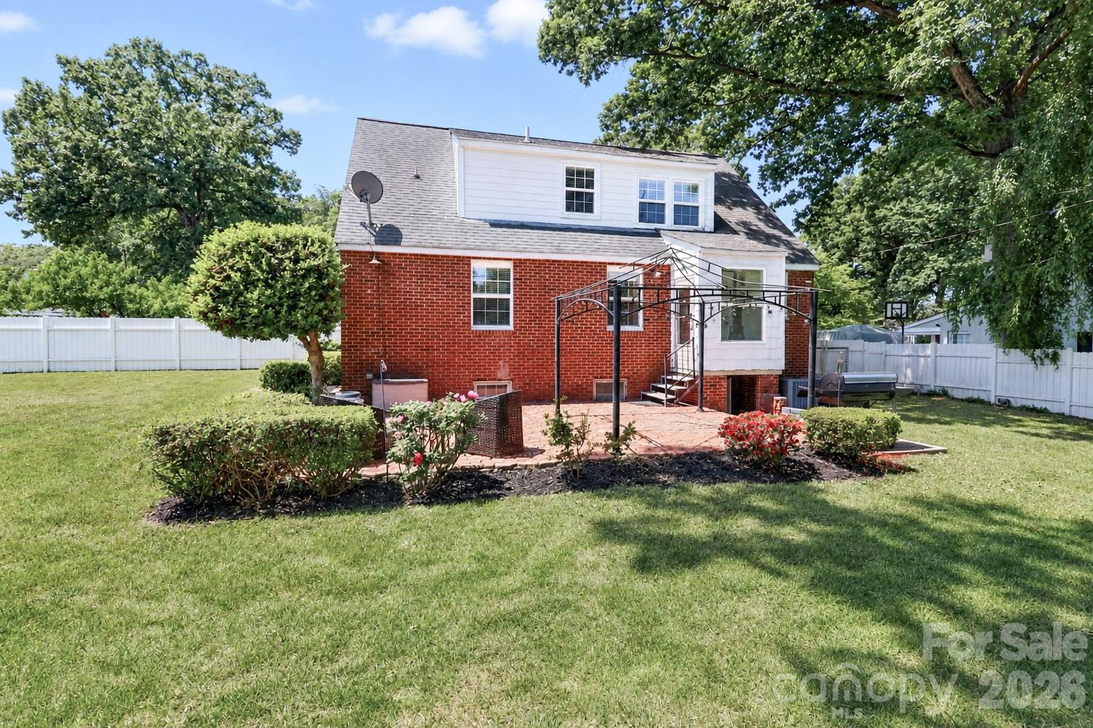 820 Woodland Road — Statesville