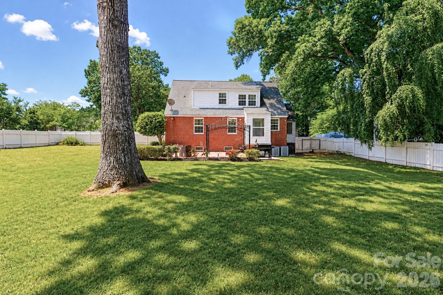 820 Woodland Road — Statesville