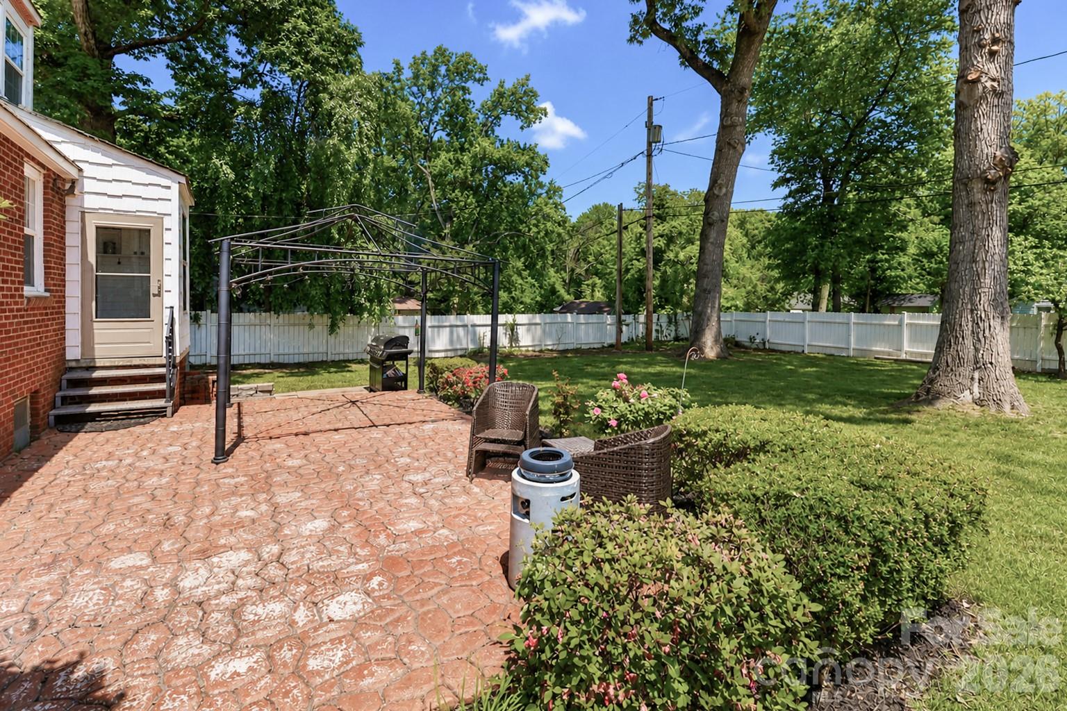 820 Woodland Road — Statesville