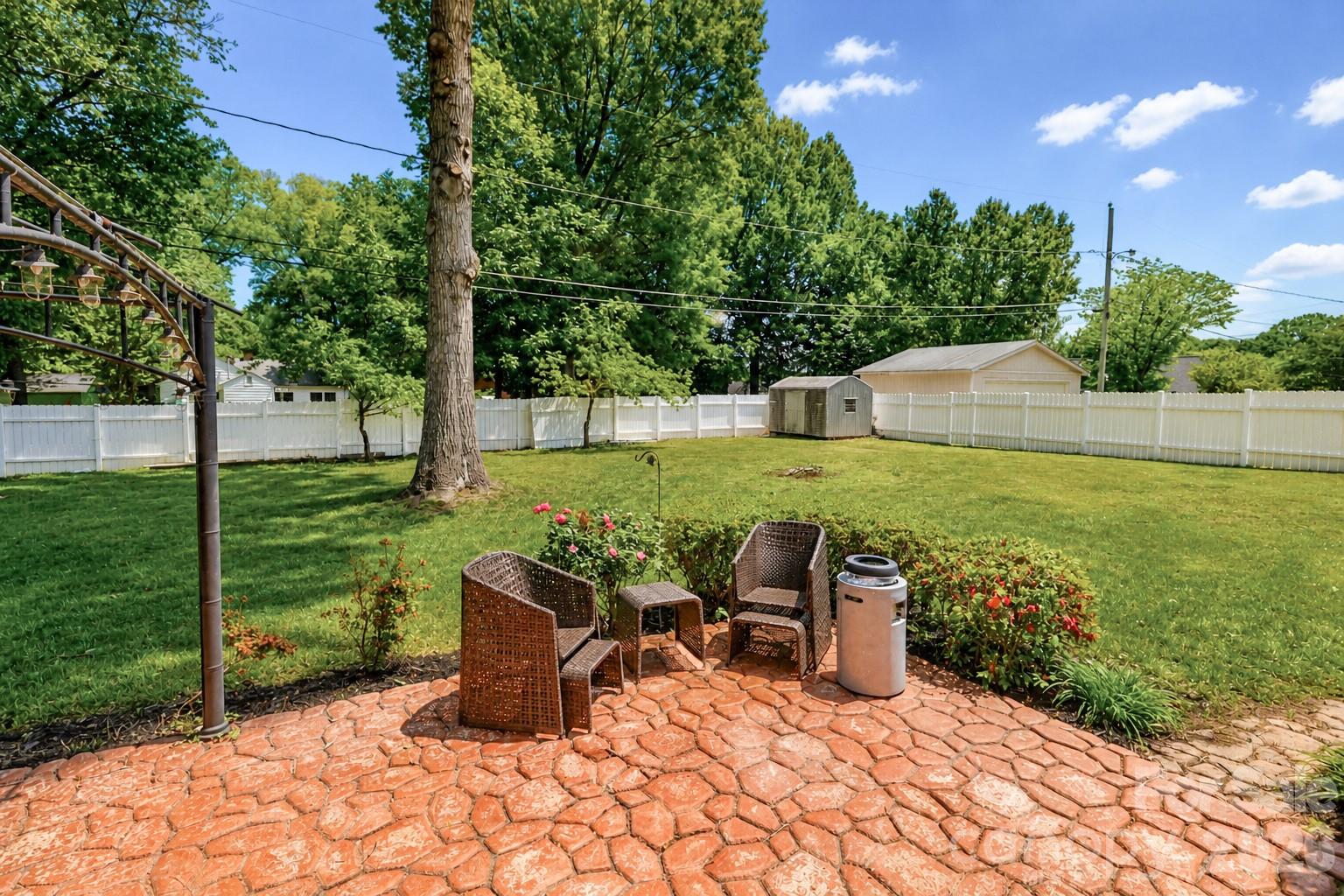 820 Woodland Road — Statesville