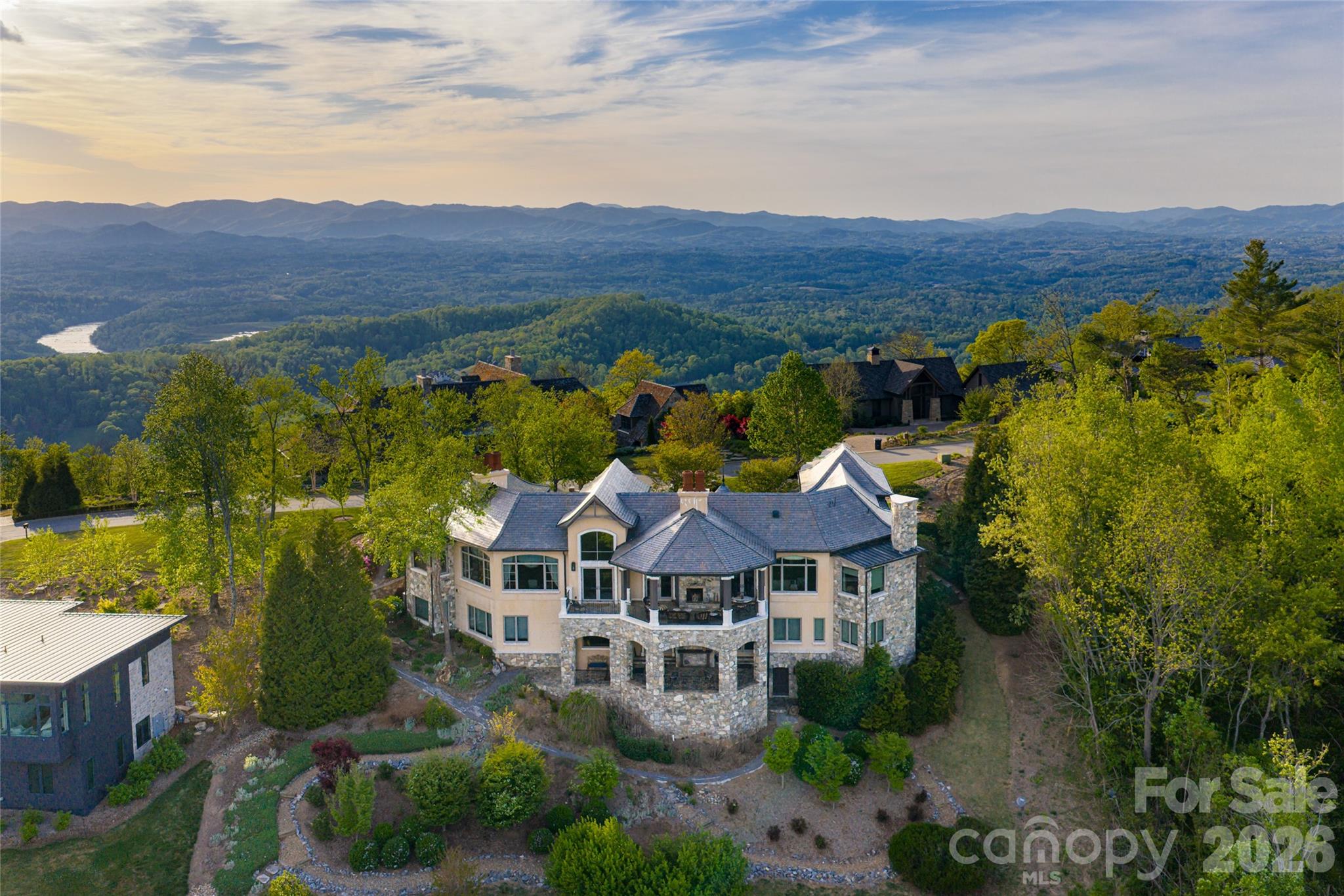 83 Summit Tower Circle — Asheville
