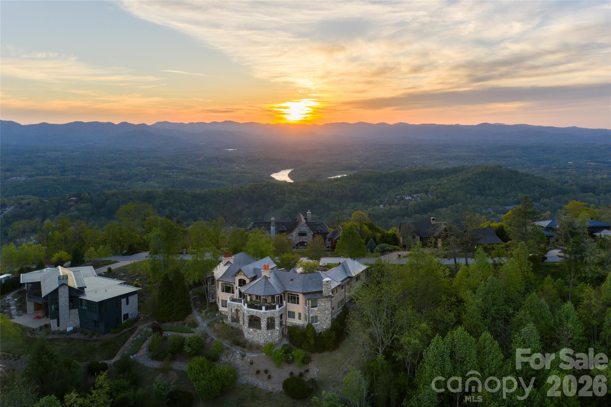 83 Summit Tower Circle — Asheville
