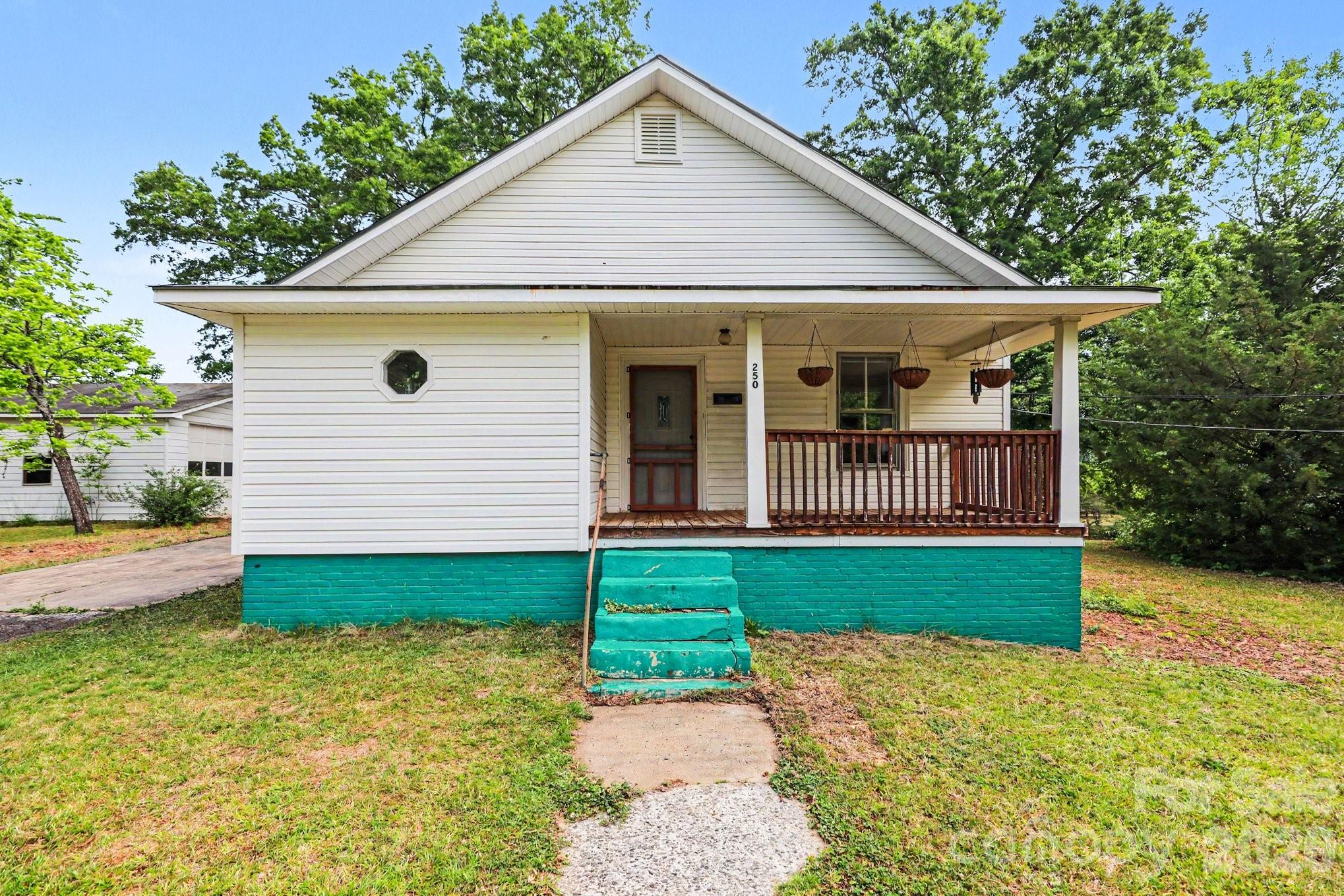 250 Halyburton Street NE — Concord