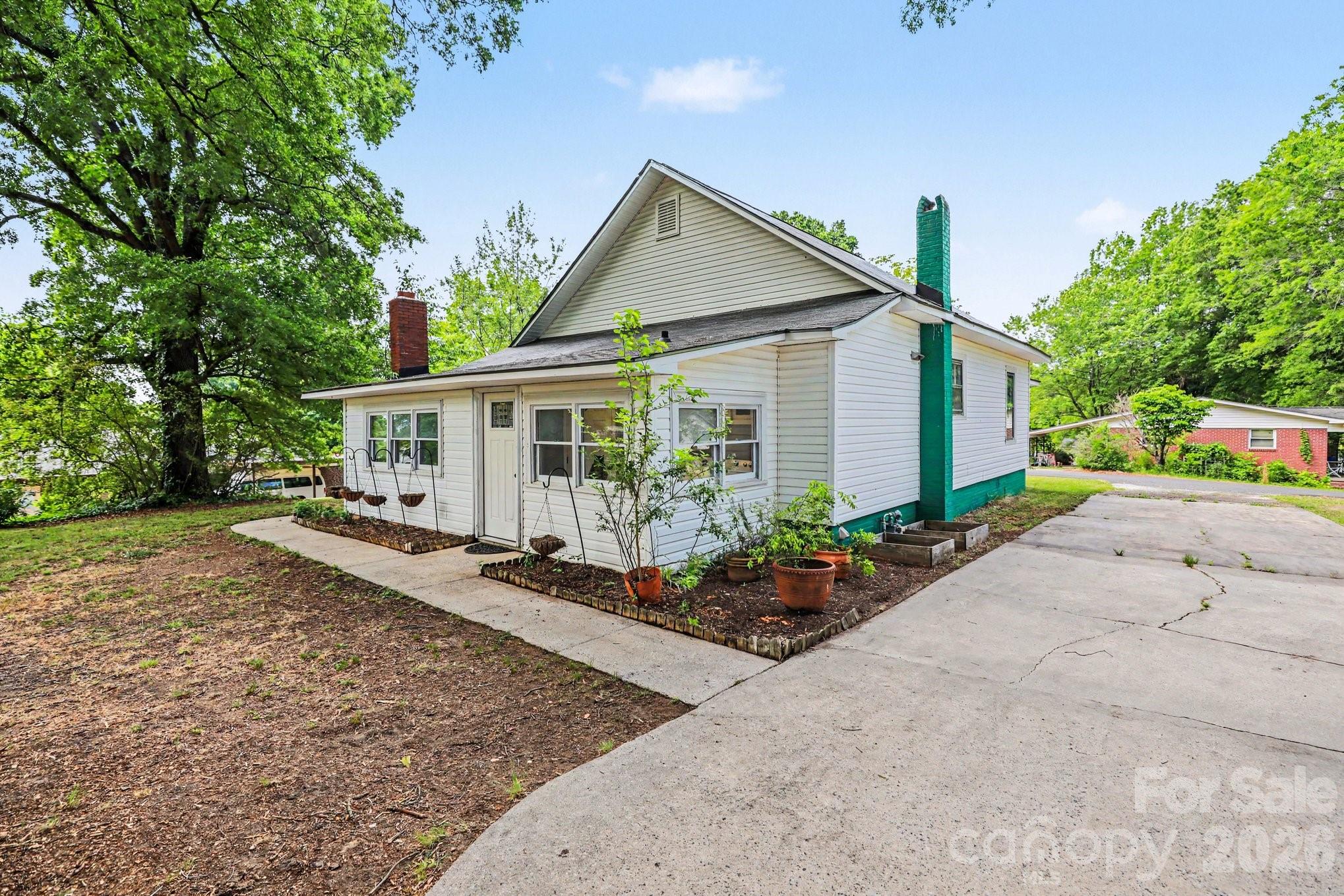 250 Halyburton Street NE — Concord