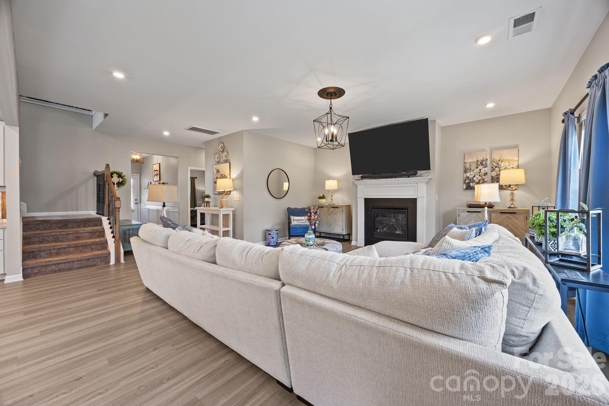526 Ardsley Drive — Locust