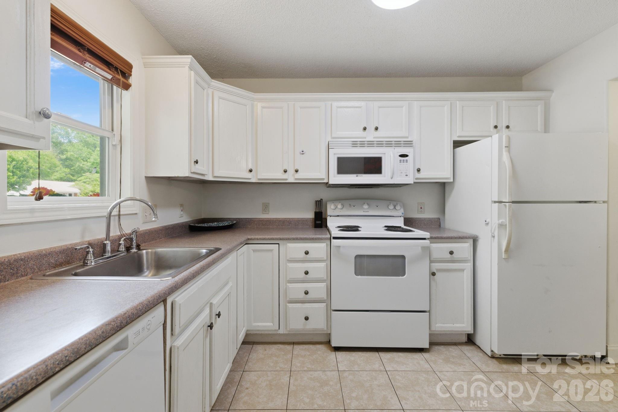 77 Lees Creek Road — Asheville