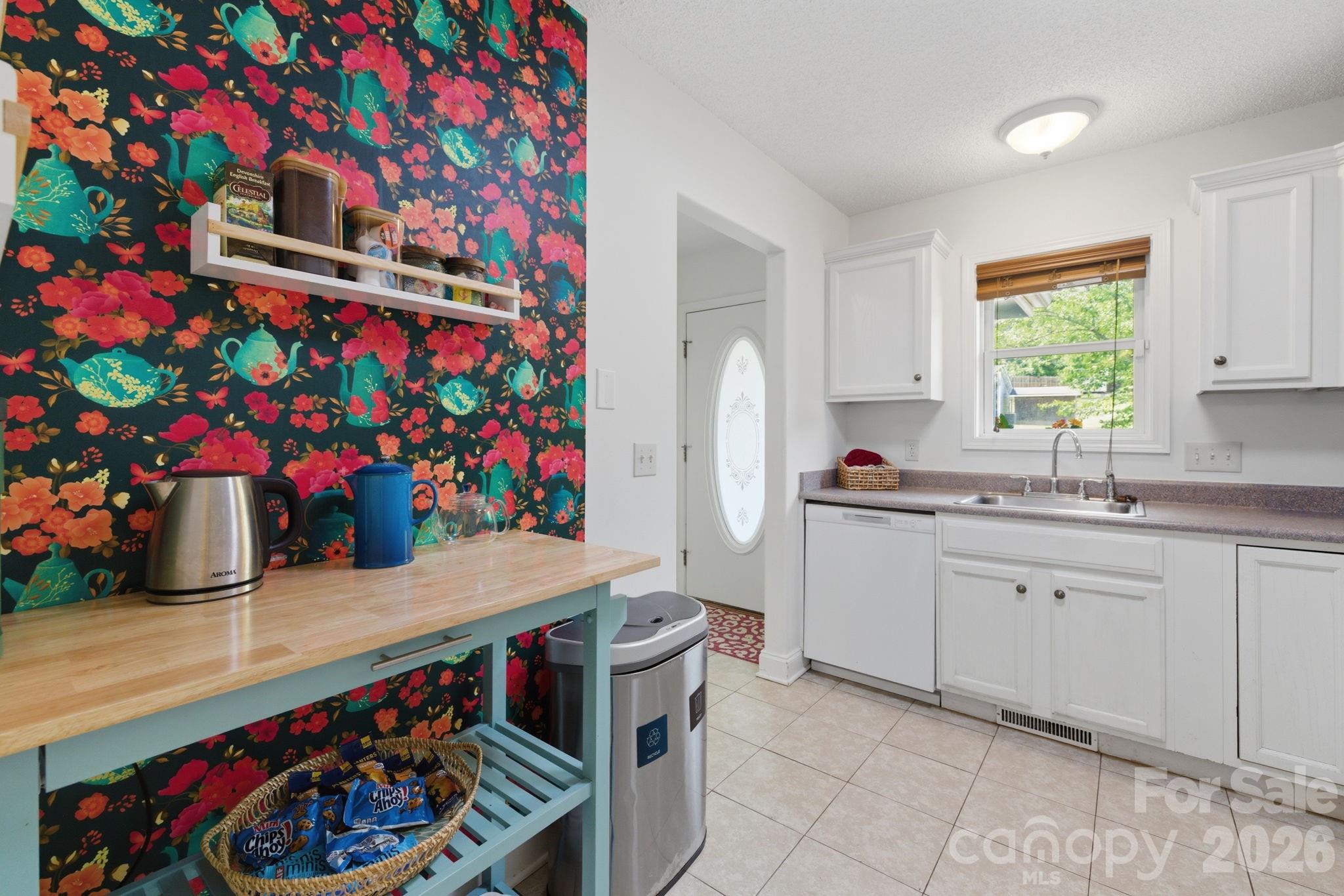 77 Lees Creek Road — Asheville