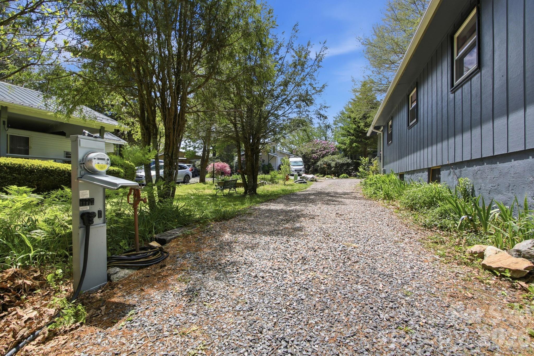 143 Snowshoe Loop — Newland