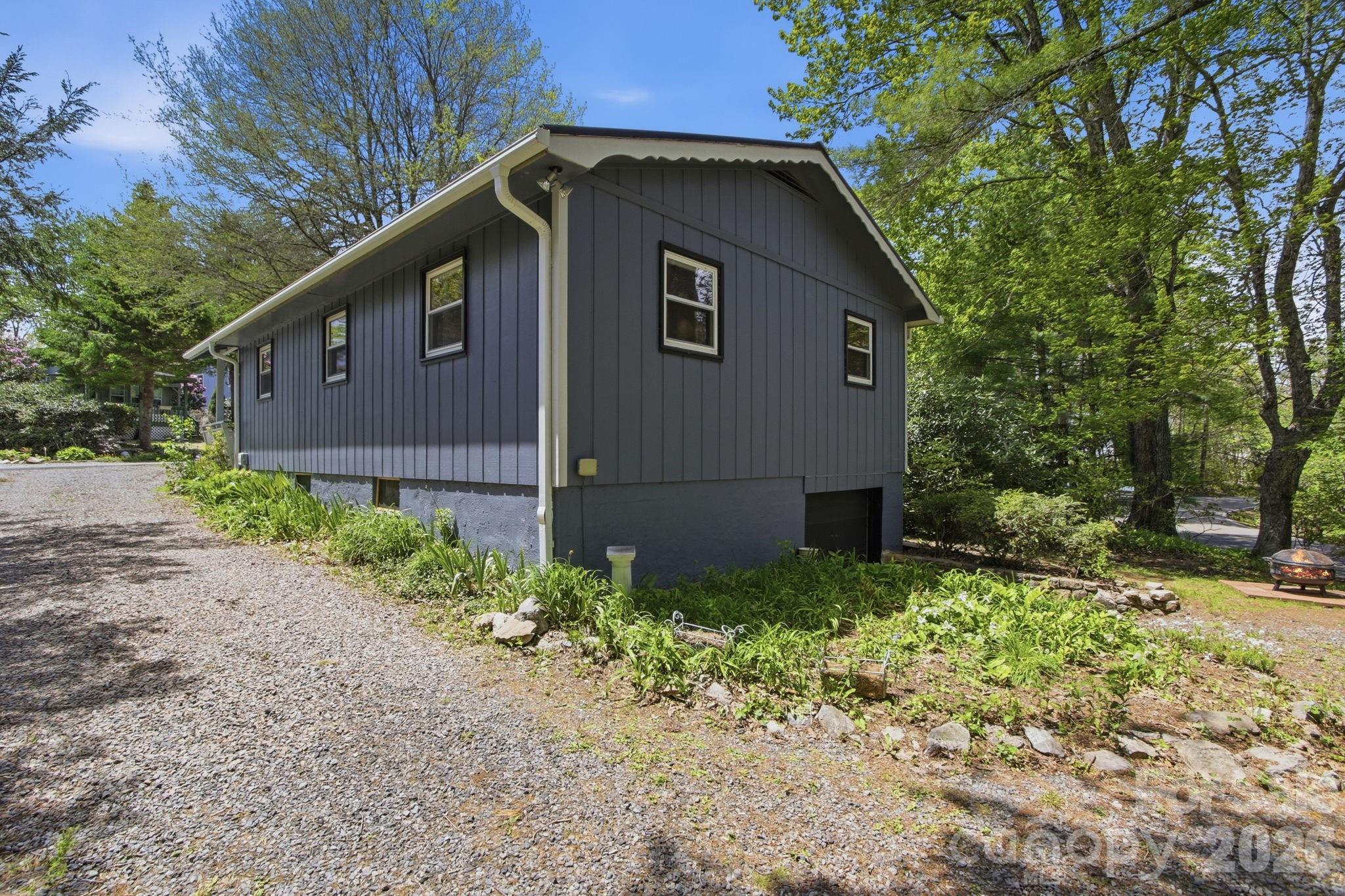 143 Snowshoe Loop — Newland