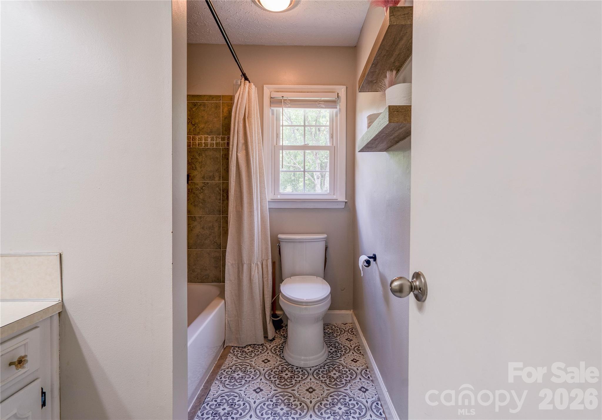 111 Harbor Point Drive — Cherryville