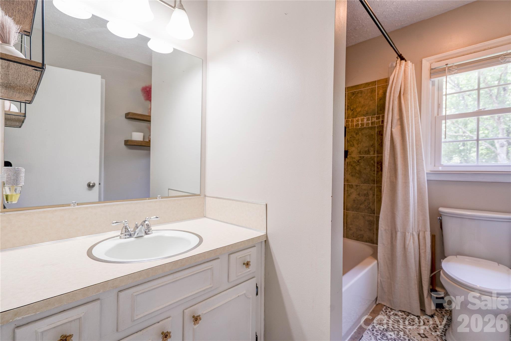 111 Harbor Point Drive — Cherryville