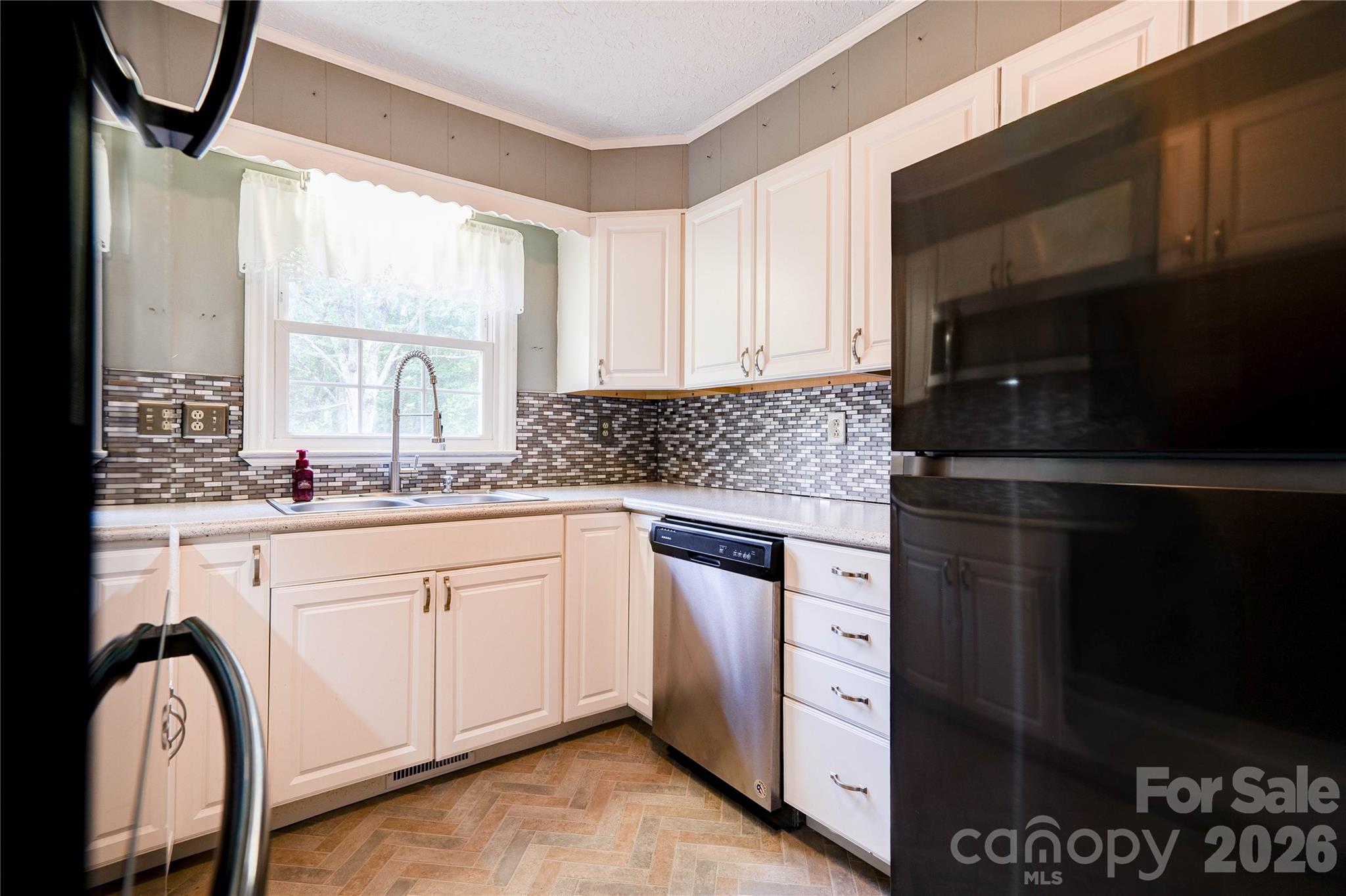 111 Harbor Point Drive — Cherryville