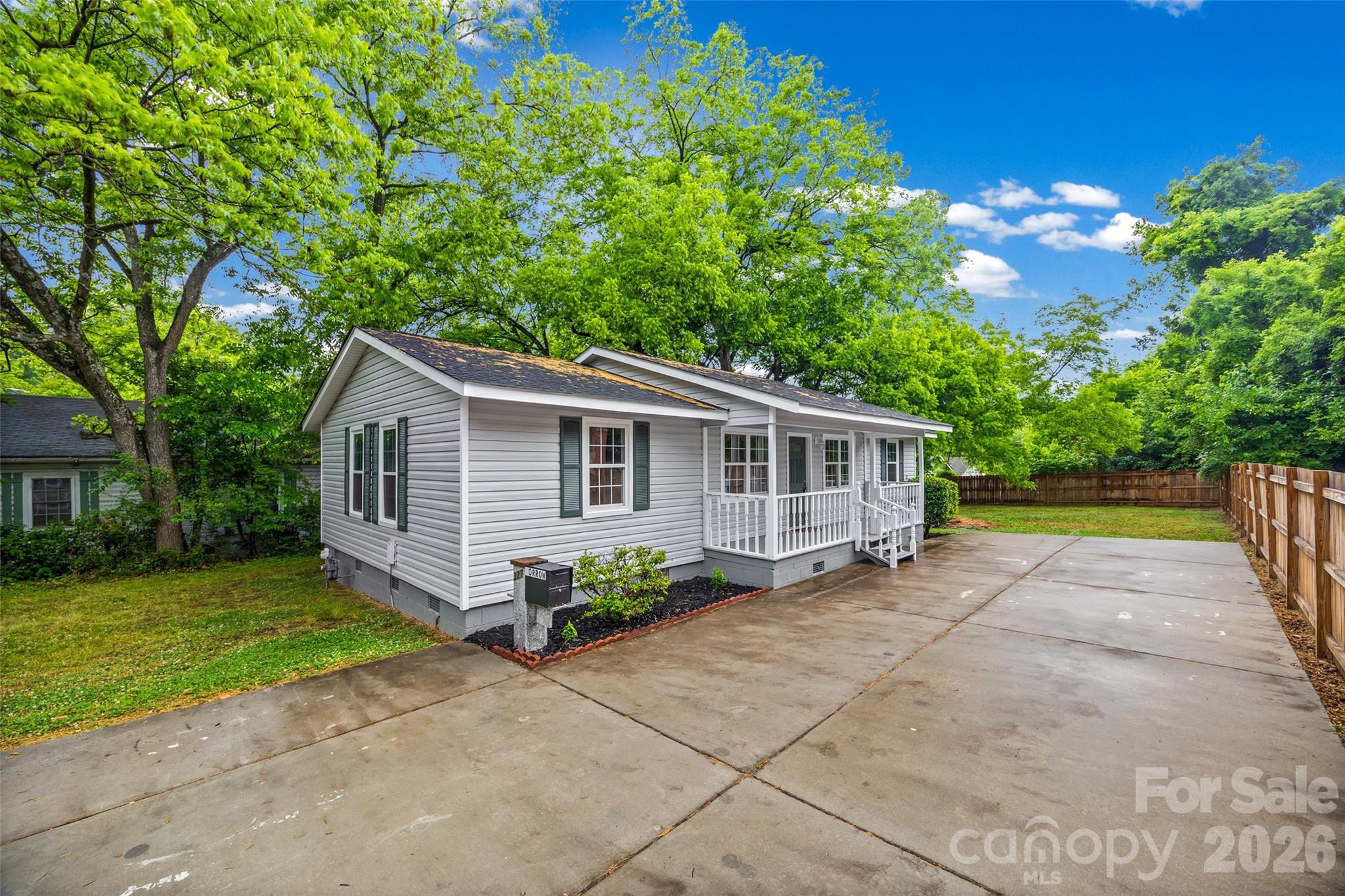 327 E Morrow Avenue — Monroe