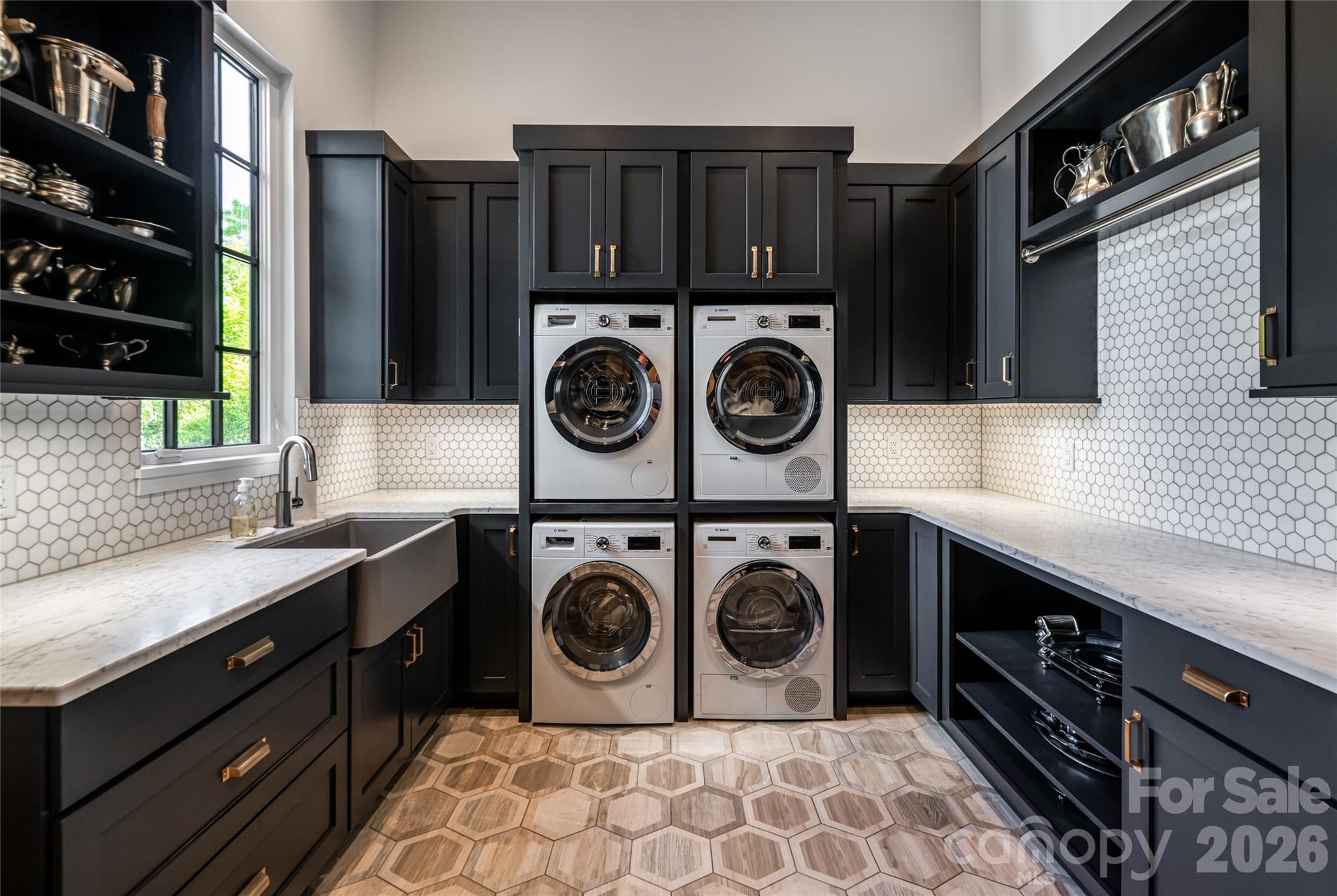 6 Stansbury Drive — Asheville
