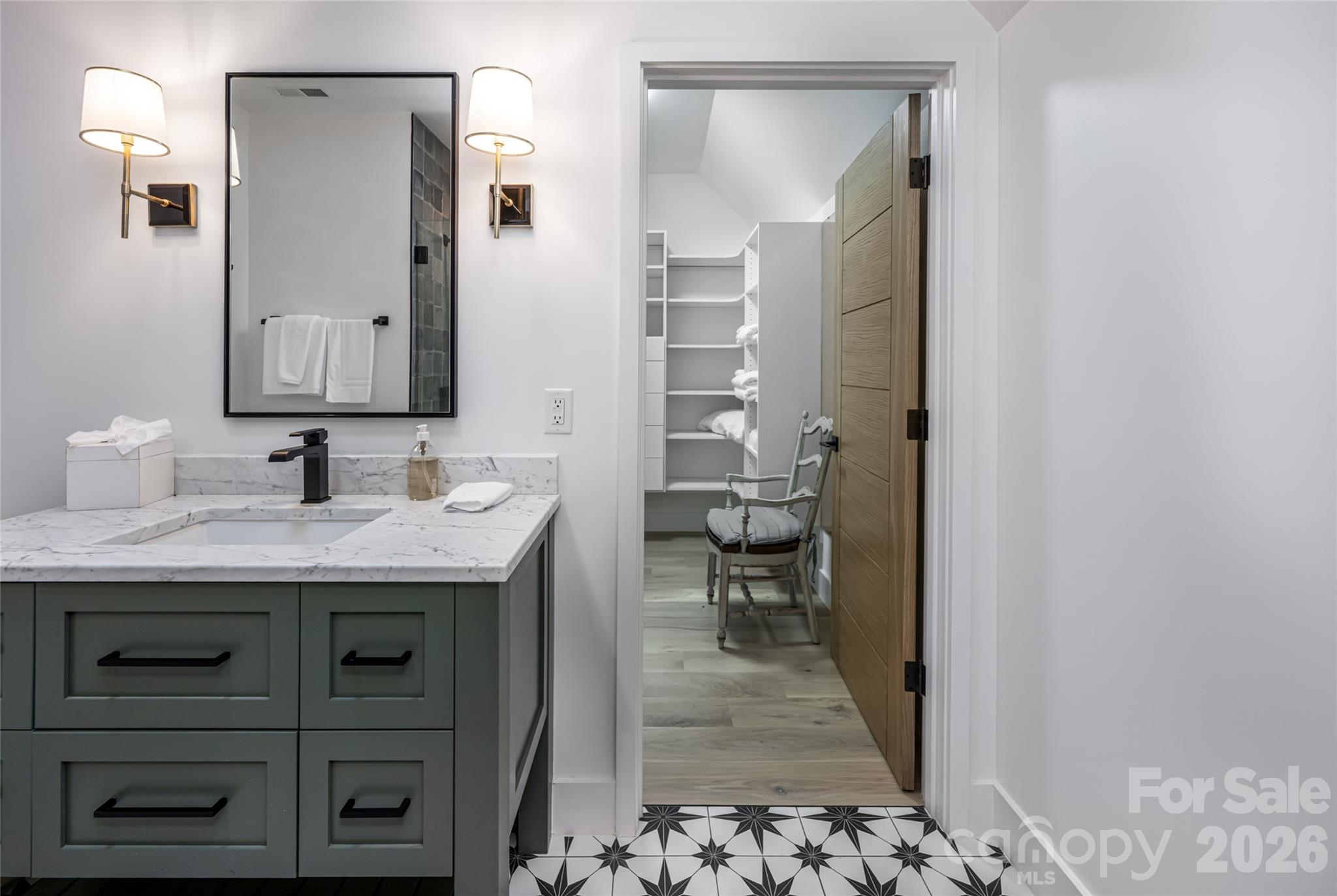 6 Stansbury Drive — Asheville