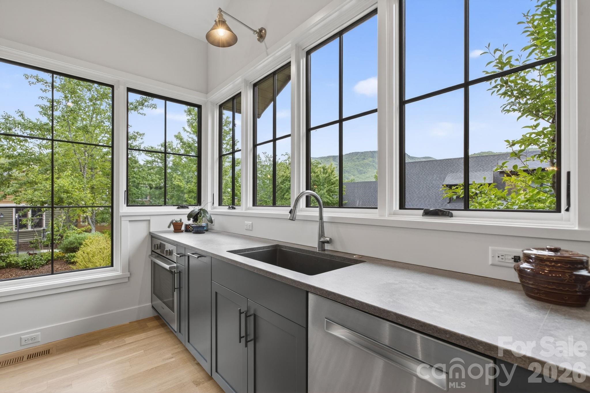 18 Wordsworth Road — Black Mountain