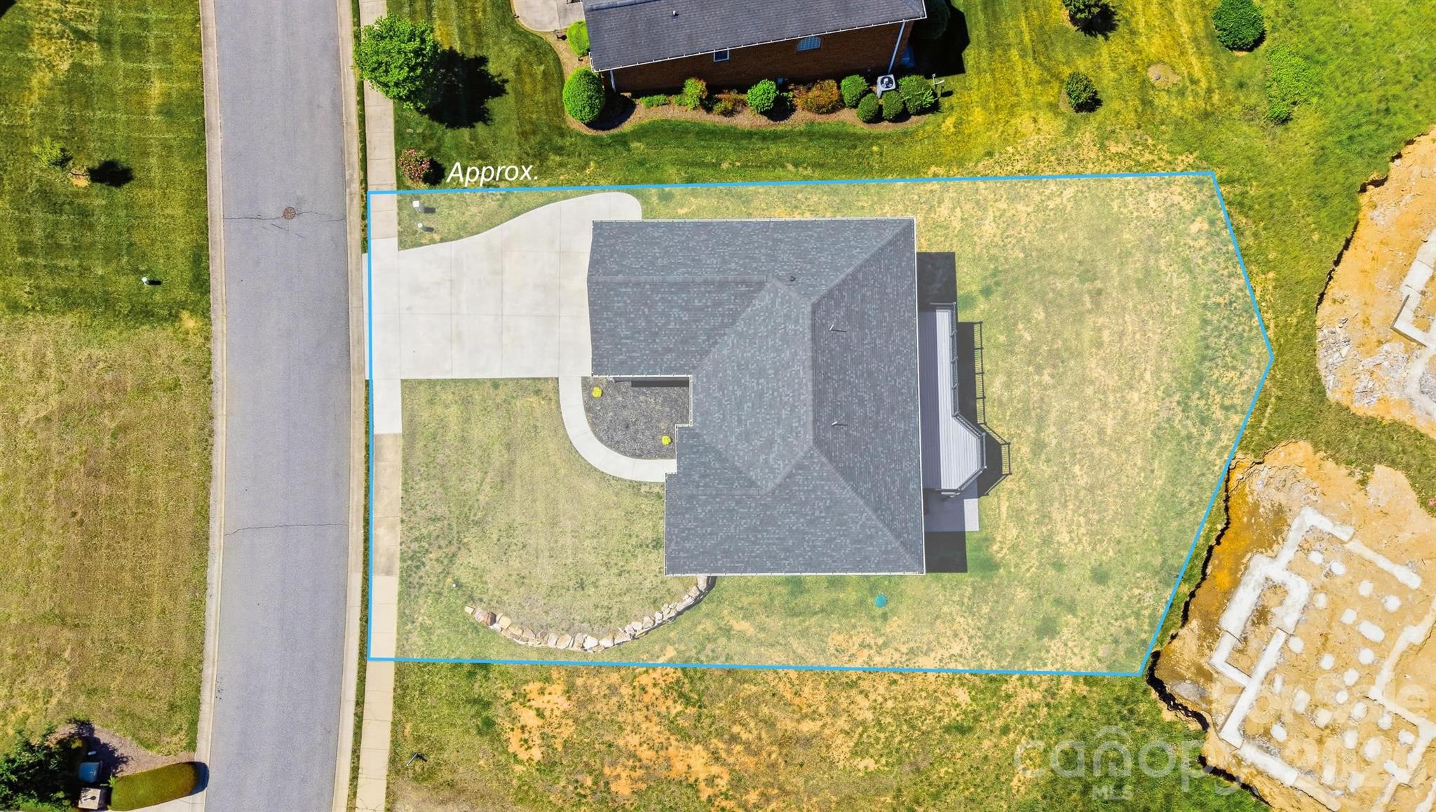 418 Huntington Woods Street SE — Lenoir