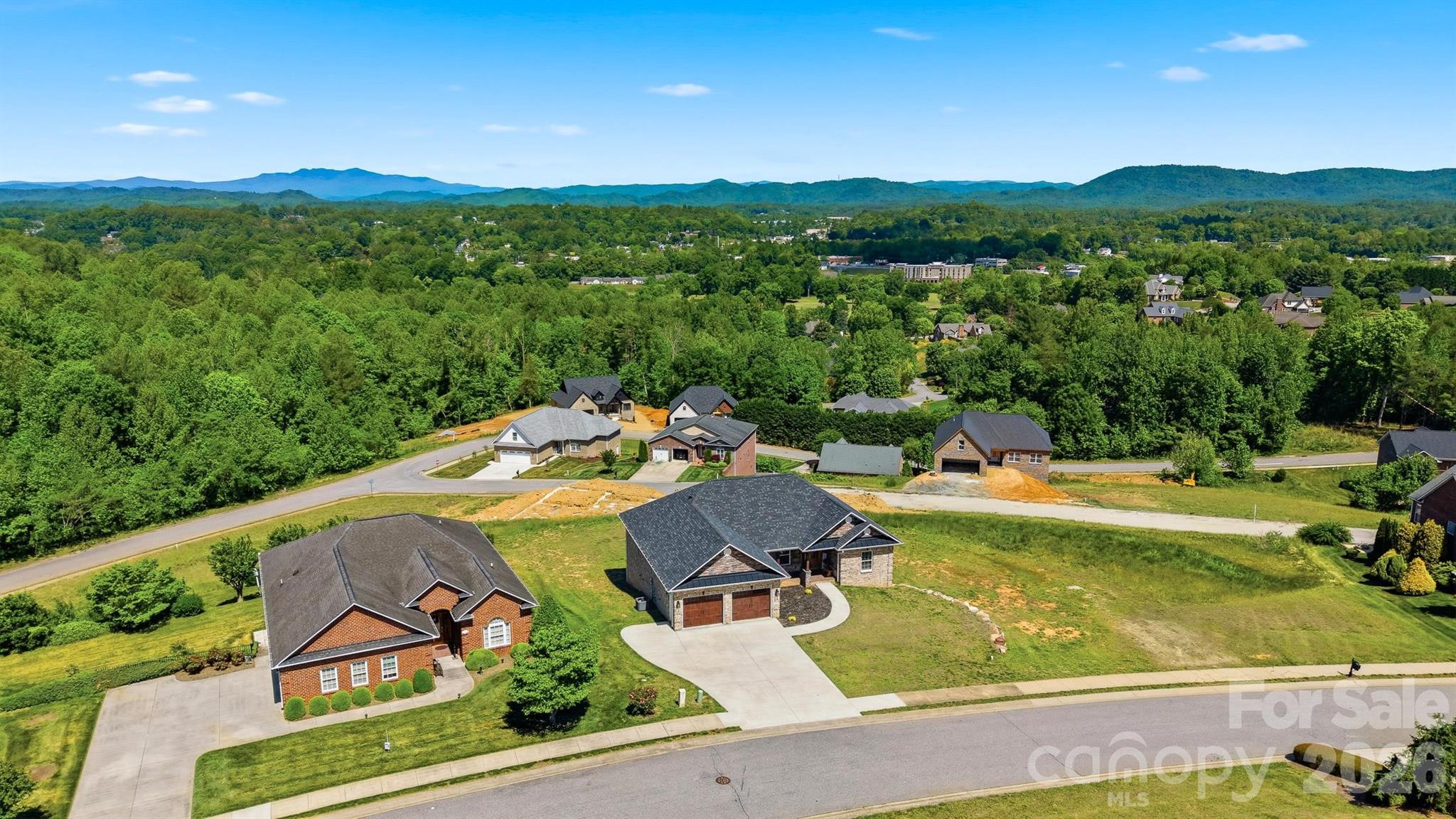 418 Huntington Woods Street SE — Lenoir