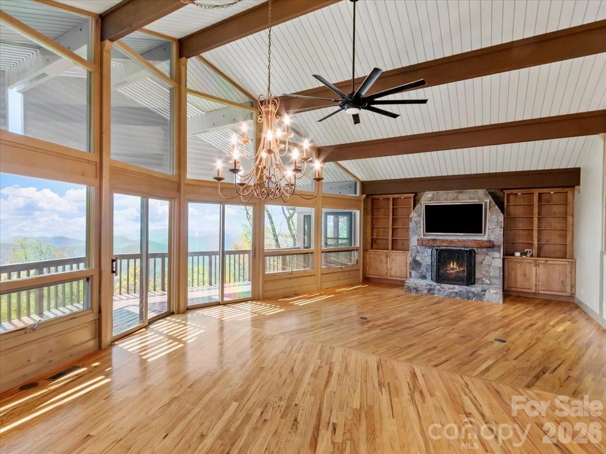 218 Slickrock Road — Burnsville