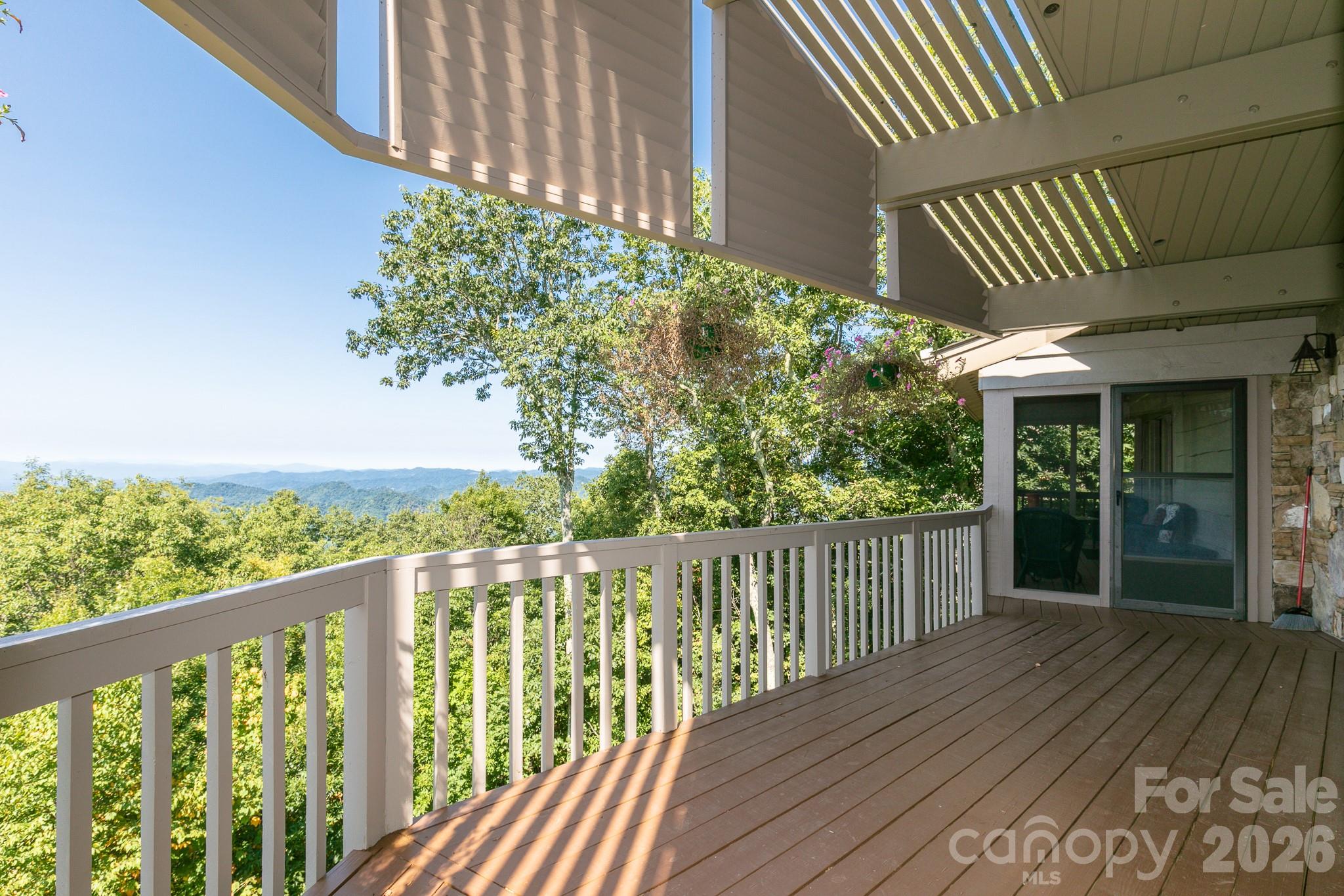 218 Slickrock Road — Burnsville