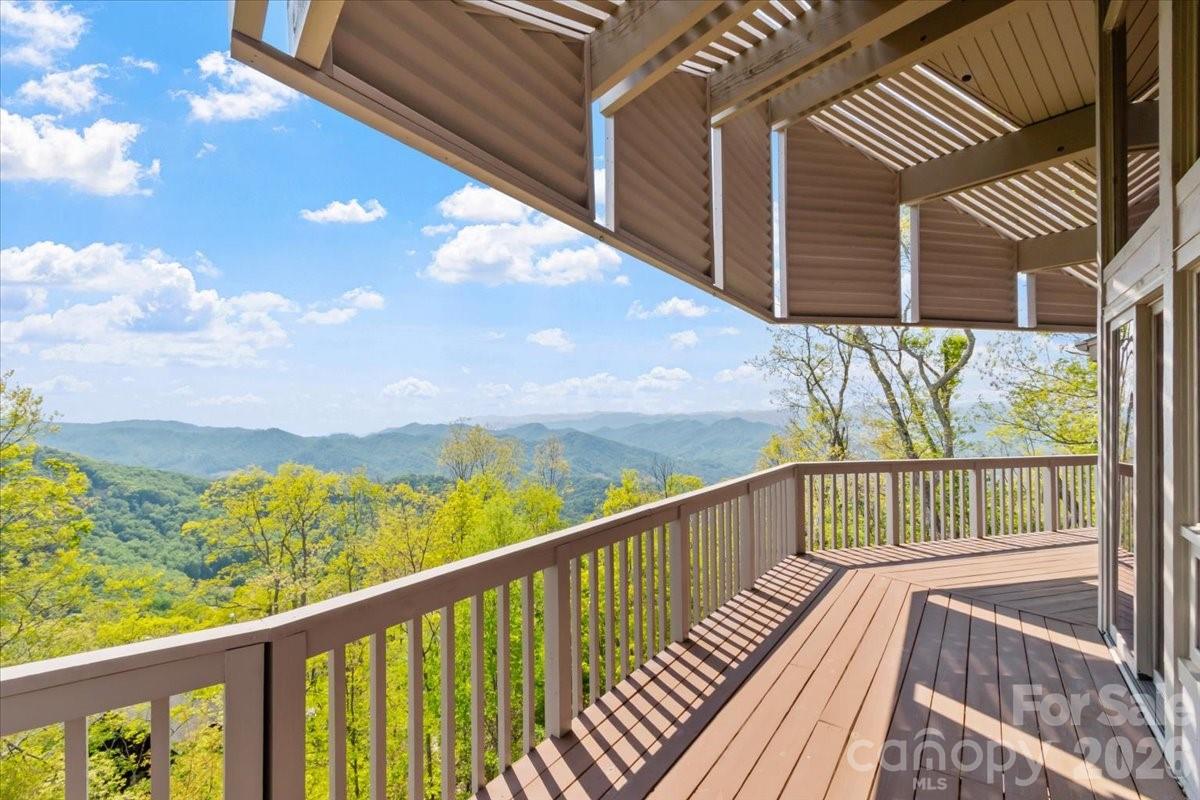 218 Slickrock Road — Burnsville