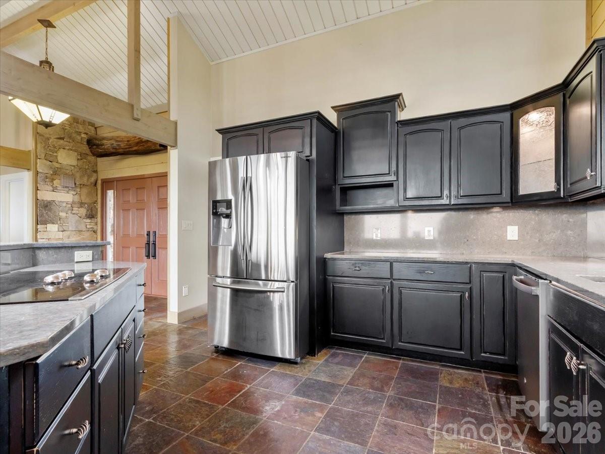 218 Slickrock Road — Burnsville