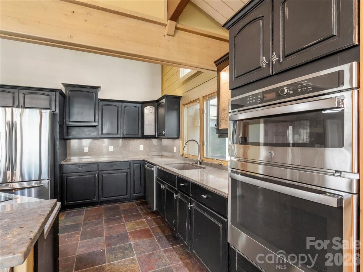218 Slickrock Road — Burnsville
