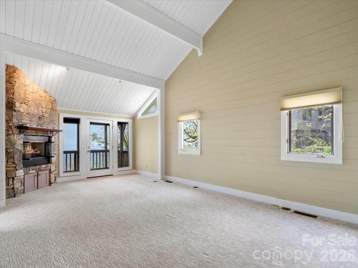 218 Slickrock Road — Burnsville
