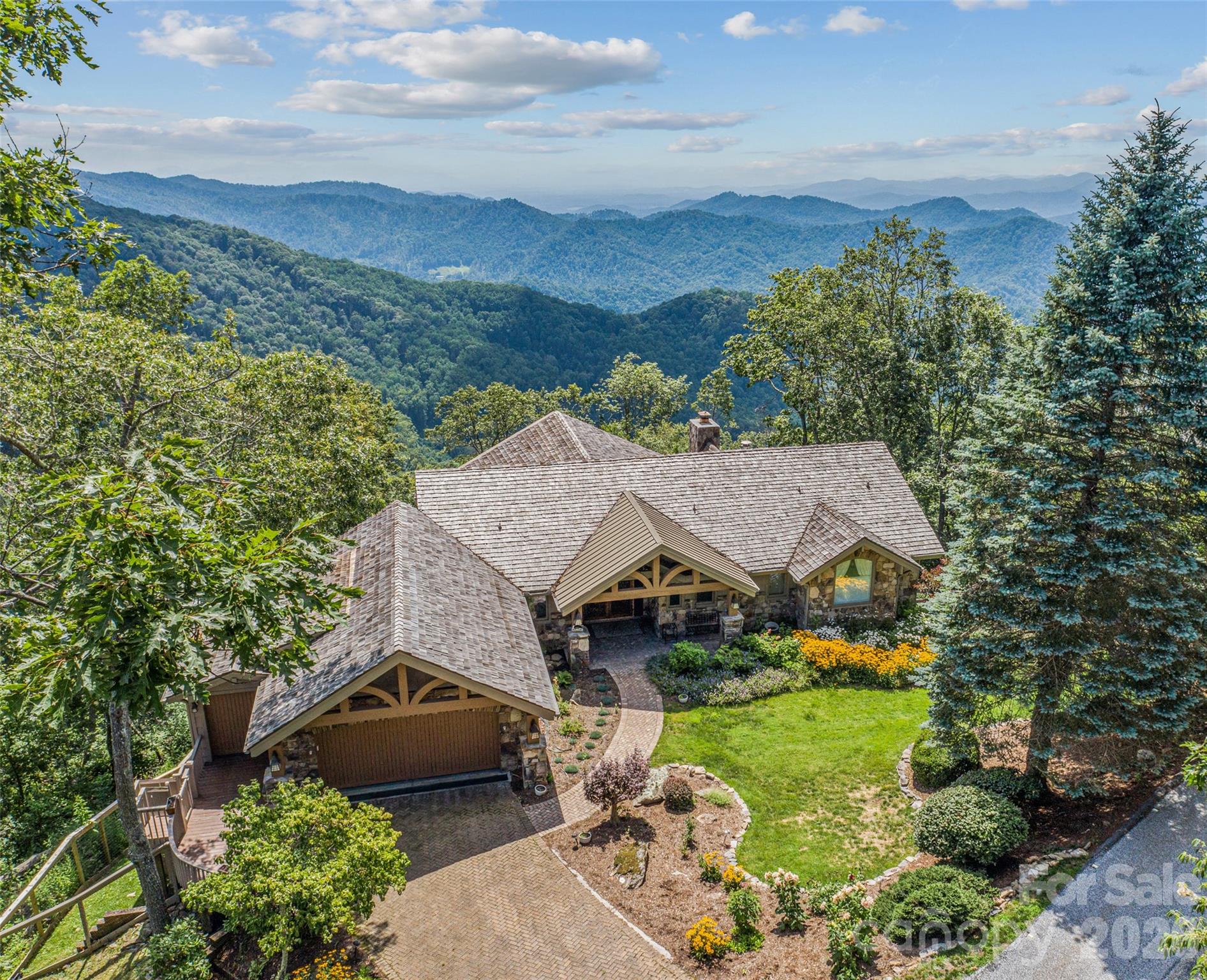 218 Slickrock Road — Burnsville