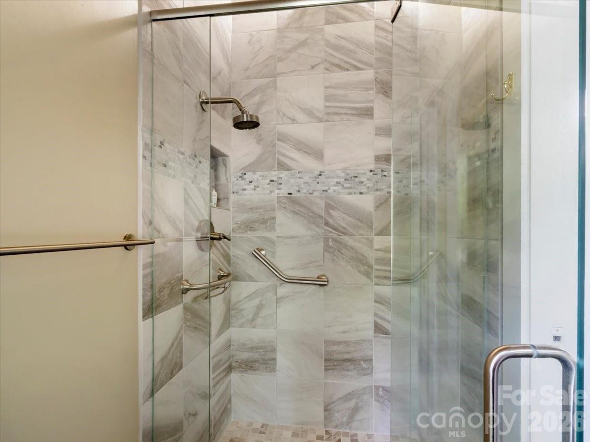 218 Slickrock Road — Burnsville