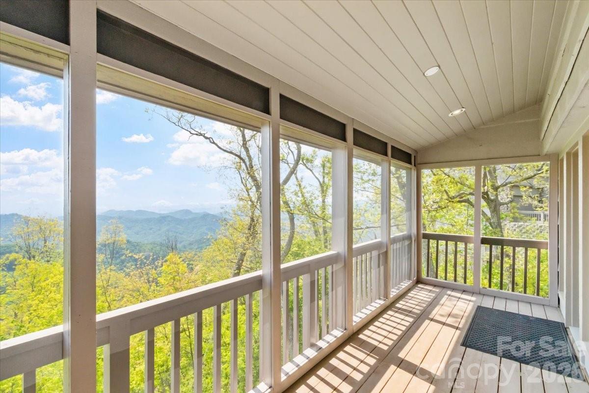218 Slickrock Road — Burnsville