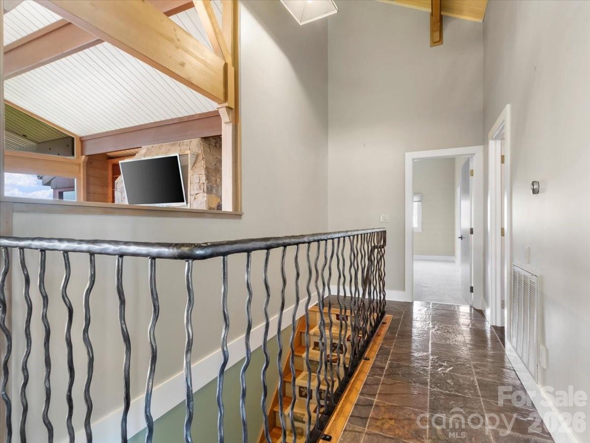 218 Slickrock Road — Burnsville