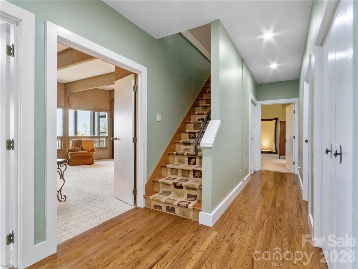 218 Slickrock Road — Burnsville
