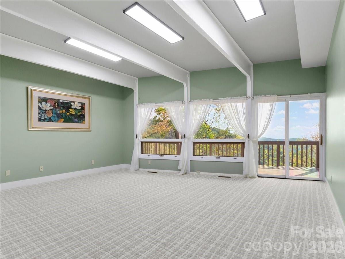 218 Slickrock Road — Burnsville