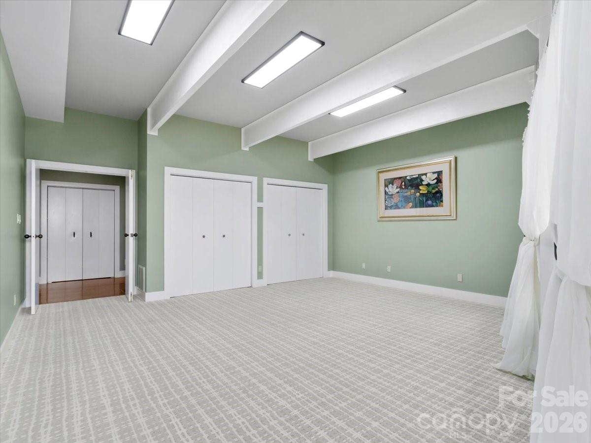 218 Slickrock Road — Burnsville