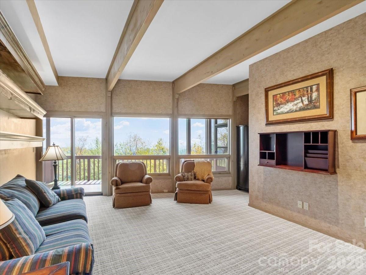 218 Slickrock Road — Burnsville
