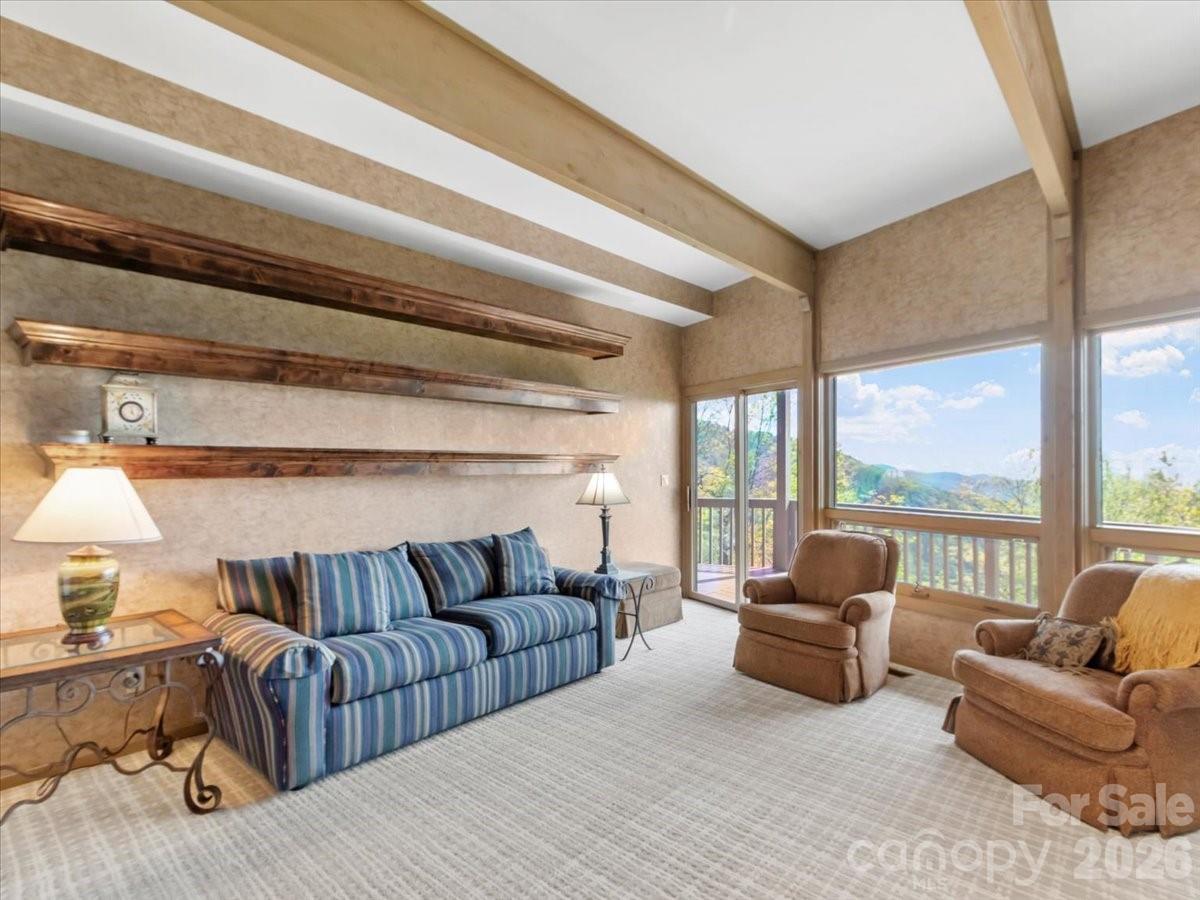 218 Slickrock Road — Burnsville