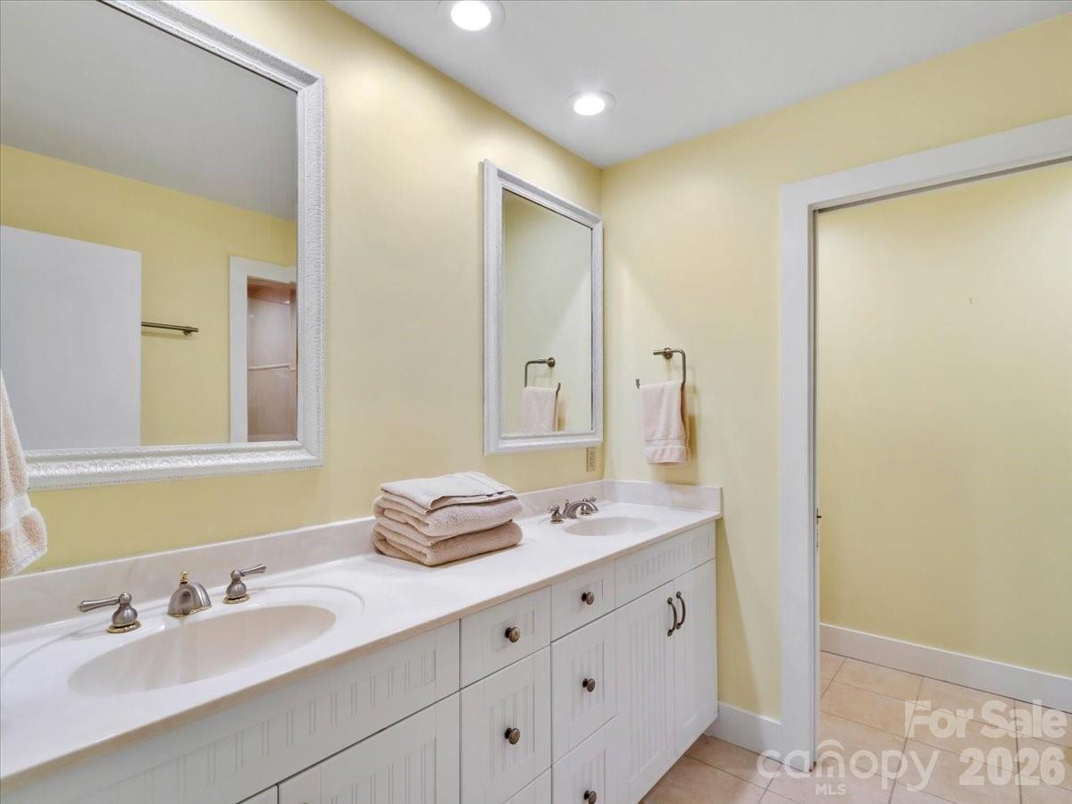 218 Slickrock Road — Burnsville